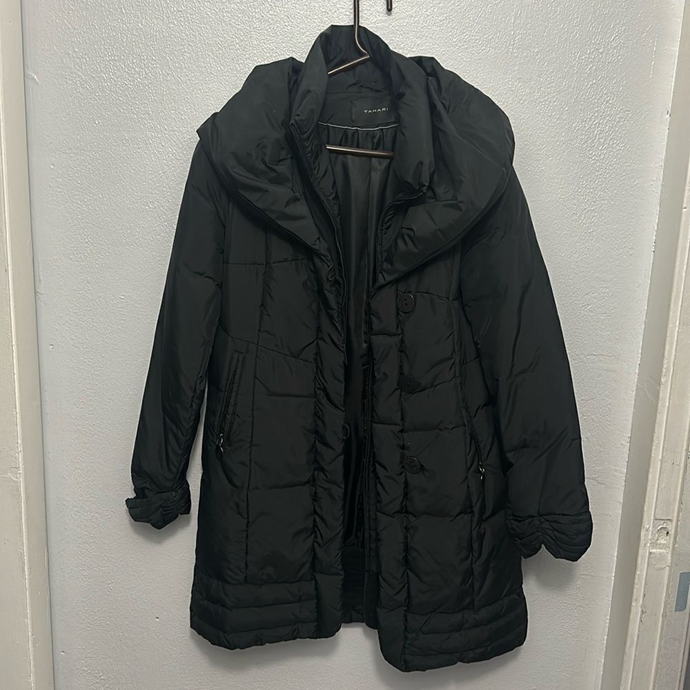 Tahari Black Women’s Coat size Medium